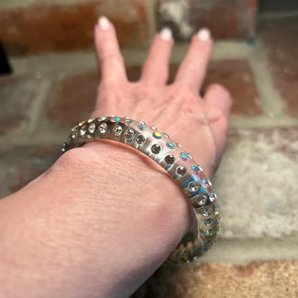 Vintage Lucite Bangle Bracelet - Picture 8 of 13